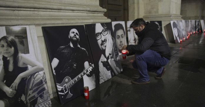 Primul proiect al vocalistului de la Goodbye to Gravity după incidentul din Colectiv: „Am utilizat chitara ca sprijin psihic” Primul proiect al vocalistului de la Goodbye to Gravity după incidentul din Colectiv: „Am utilizat chitara ca sprijin psihic”