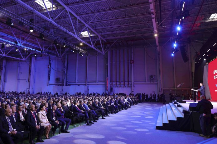 Relatare de la Congresul pentru pace al PSD: „Gică Paris” avansează ca vicepreședinte, Soros eliminat, iar Marian Neacșu se amuză alături de Năstase și Ponta