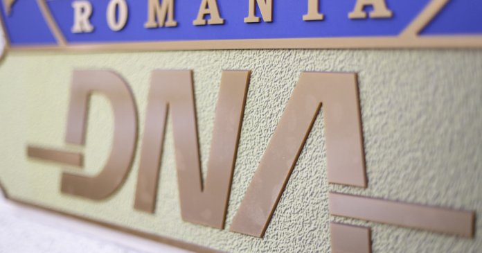 „Vizita n-a avut succes la Bolojan”. Politicieni, rezerviști și ex-magistrați conectați în cazul DNA al omului de afaceri din Vaslui