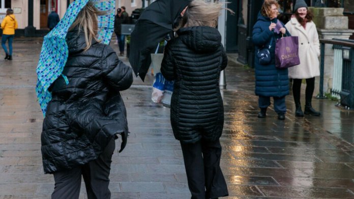 Alerte meteorologice pentru întreaga țară: vânt intens, ninsoare în rafale și gheață. HARTĂ