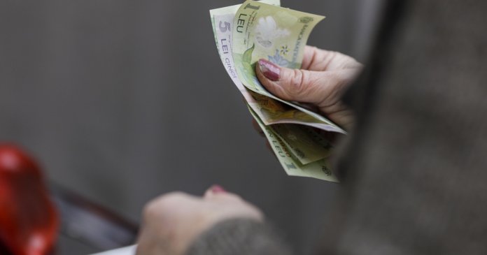 Aproape 883.000 de români beneficiază de indemnizația socială destinată pensionarilor