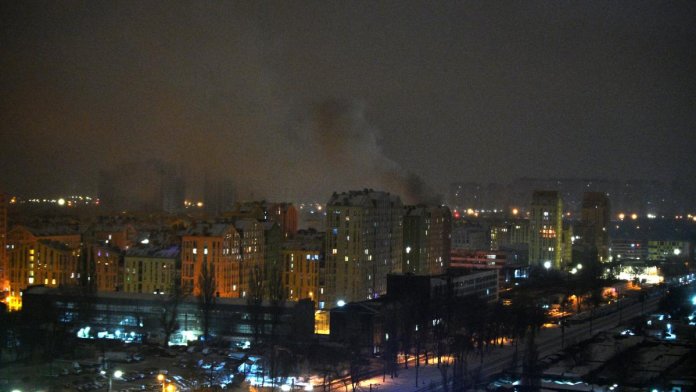 Atac masiv asupra Ucrainei: Kievul a fost atacat de drone, clădiri și vehicule în flăcări. Rușii ar fi recurs la o...