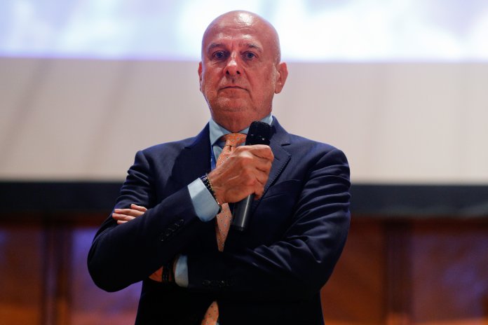 Blocaj referitor la ordonanța carburanților: Sindicatele refuză întâlnirea cu Bolojan, însă se întâlnesc cu Grindeanu, care înaintă o solicitare guvernului.