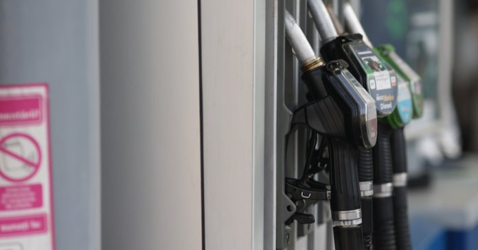 Conținutul ordonanței referitoare la carburanți: Executivul impune limitarea adaosului comercial și interzicerea exporturilor. Până...