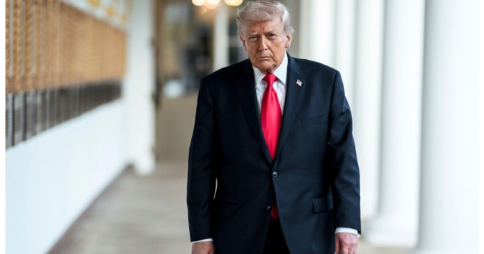 Donald Trump declară că Statele Unite și Iranul au purtat „negocieri extrem de constructive” și amână atacurile asupra...