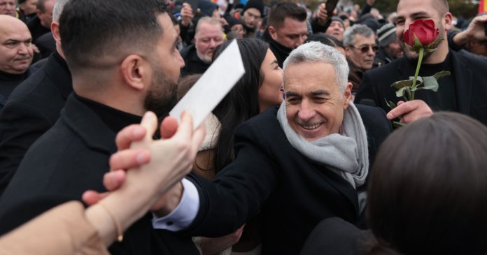 „Dumnezeu ne sprijină pe toți”. Călin Georgescu nu a mai încasat remunerația de la Universitatea din Pitești din...