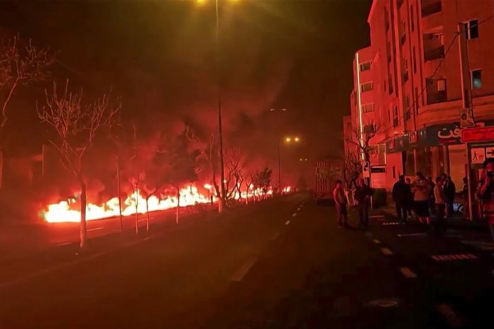 Premieră: Israelul a lovit facilități de stocare a petrolului iranian în timpul conflictului.