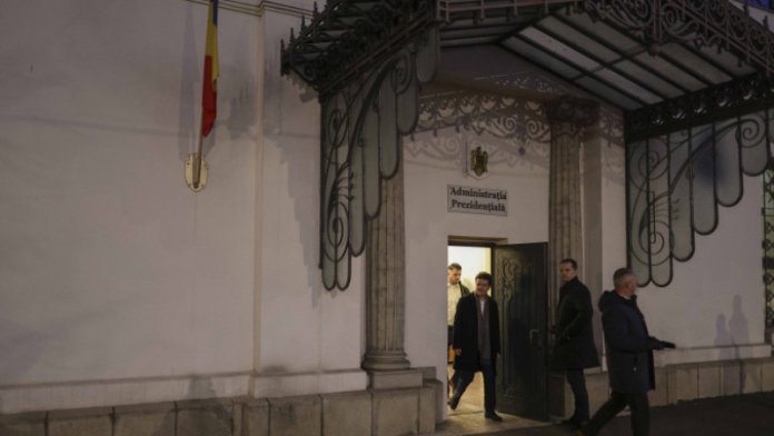 Protest la Palatul Cotroceni. Grupuri civice cer lui Nicușor Dan să conteste angajările pentru...