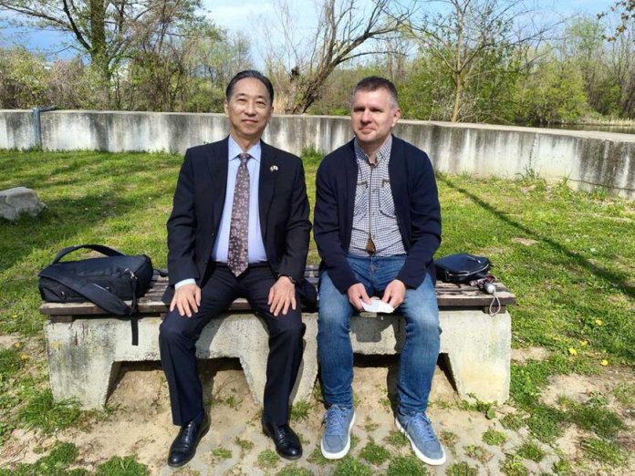 Ambasadorul Japoniei, Takashi Katae, încurajează vizitatorii să exploreze România: Mititeii și ciorba de văcuță, o specialitate deosebită.