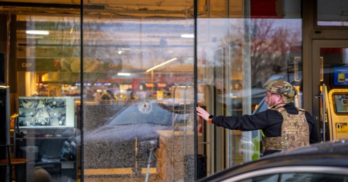 Atac violent în supermarketul din Kiev: minimum 5 morți și 10 răniți. Agresorul, neutralizat de forțe...