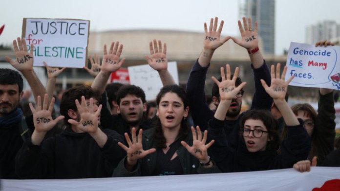 Protest în Tel Aviv împotriva conflictului cu Iranul: „Nu atacați, negociați!” Ciocniri violente cu...