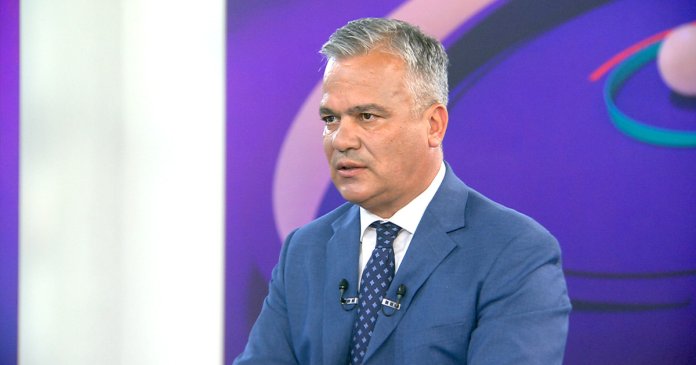 Adrian Veștea, referindu-se la desemnarea sa ca prim-ministru: „Nicușor Dan a propus să ne menținem discreți”