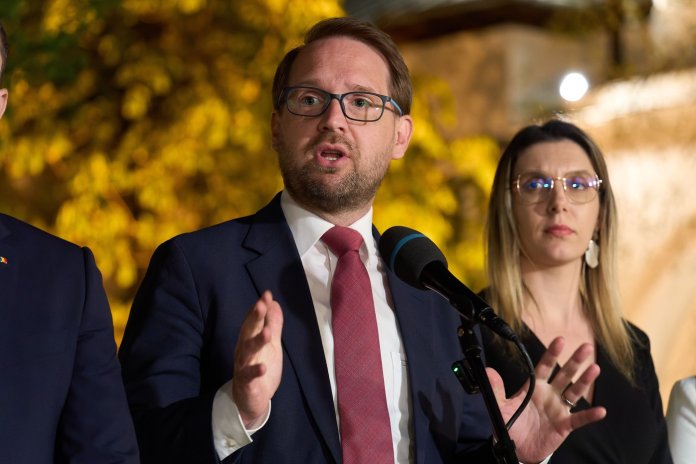 Mesajul și imaginea publicate de Dominic Fritz, la miezul nopții, după ce guvernul Veștea a fost înlăturat. Ce măsuri va lua USR?
