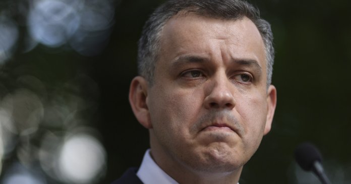 Prima „abandonare” din Guvernul sugerat de Tomac, înainte de vot: Adrian Papahagi își anunță retragerea...