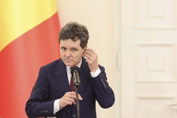 Reacția secretarului Apărării după ce generalul Vlad a fost acuzat: „O situație incomodă; vom evalua împreună cu președintele”