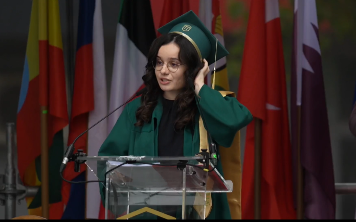 Discurs rostit unei absolvente în cadrul ceremoniei UMF Iași: „Conducerea facultății, trebuie să emit un avertisment. Aceasta nu reprezintă medicina.”