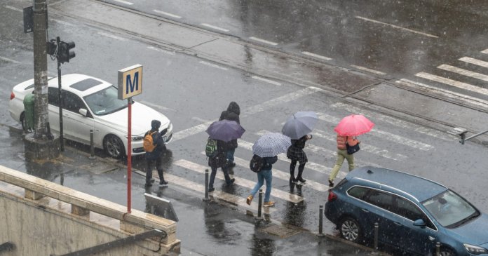 Meteorologii au emis noi alerte de furtuni. Județul se află sub cod roșu, iar regiunile influențate de precipitații...