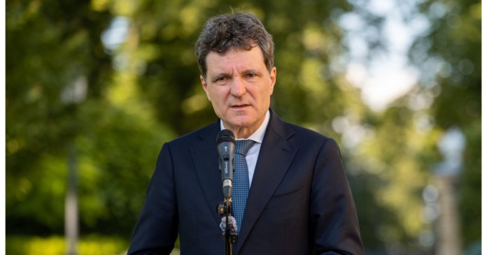 Nicușor Dan: „Cetățenii români așteaptă încheierea crizei politice, însă soluția nu ține de mine, ci de formațiunile politice.”