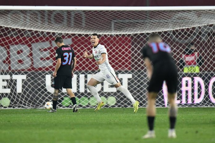 Situație uimitoare! Recentul transfer al FCSB a semnat un contract și cu o altă echipă din Superligă.