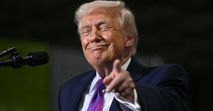 Trump reevaluează declarația privind impunerea unei taxe vamale de 20% pentru Strâmtoarea Ormuz.