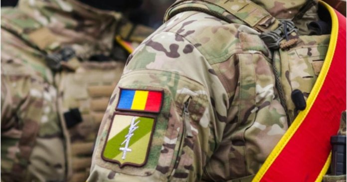 Un ofițer de rang înalt utiliza fondurile Armatei pentru a-și cumpăra adidași și tricouri, cerând soldaților să-i vopsească.