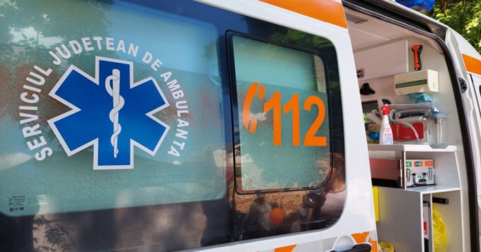 Ambulanță atacată cu topoare într-o localitate din Cluj, după ce un videoclip pe TikTok a afirmat că „fura...
