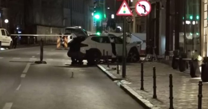 Doi pietoni au decedat după ce un autoturism a pătruns pe trotuar pe strada Mureșenilor din...